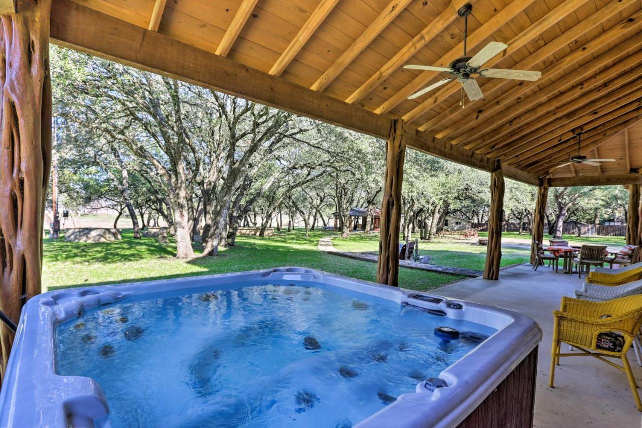 Riverfront Blanco Home With Shaded Porch And Hot Tub Exterior foto